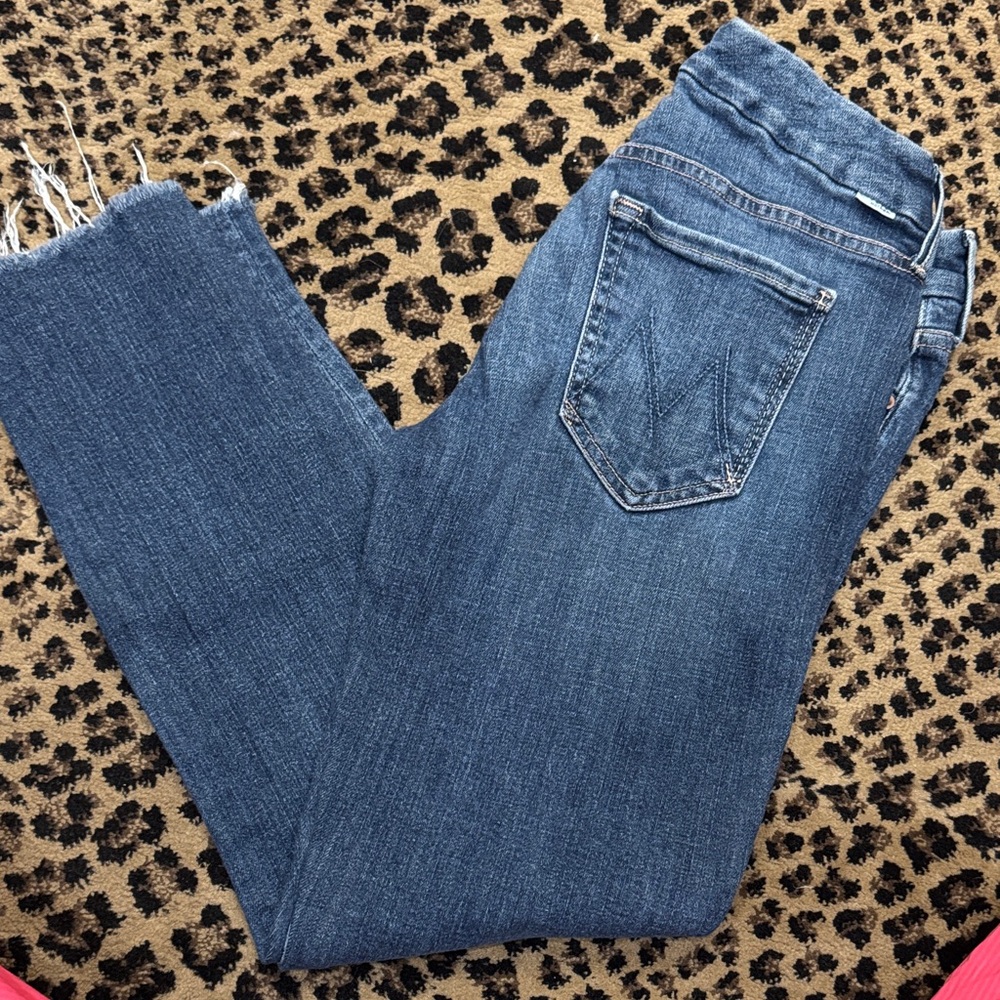 MOTHER Ankle Cropped Blue Jeans looker ankle fray girl crush
